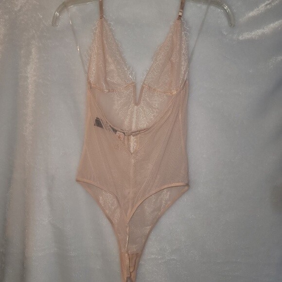 Victoria's Secret V-wire Plunge Very Sexy Lace Teddy Beige Medium NWT - Picture 10 of 16